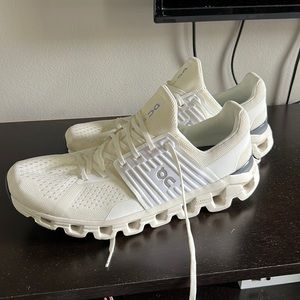 On Cloudswift Sneaker